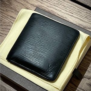 Louis Vuitton Men's Black Wallet